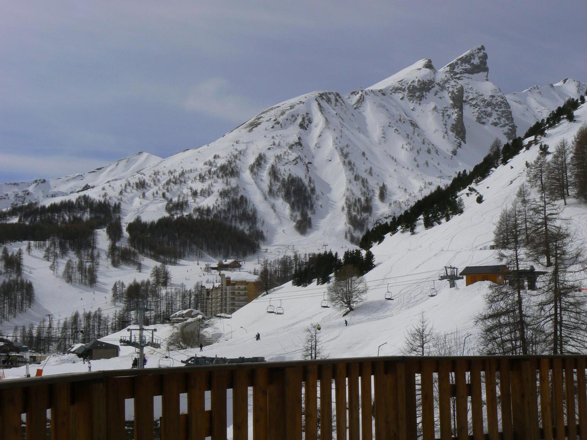 Отель Le Sestriere Ла-Фу Экстерьер фото